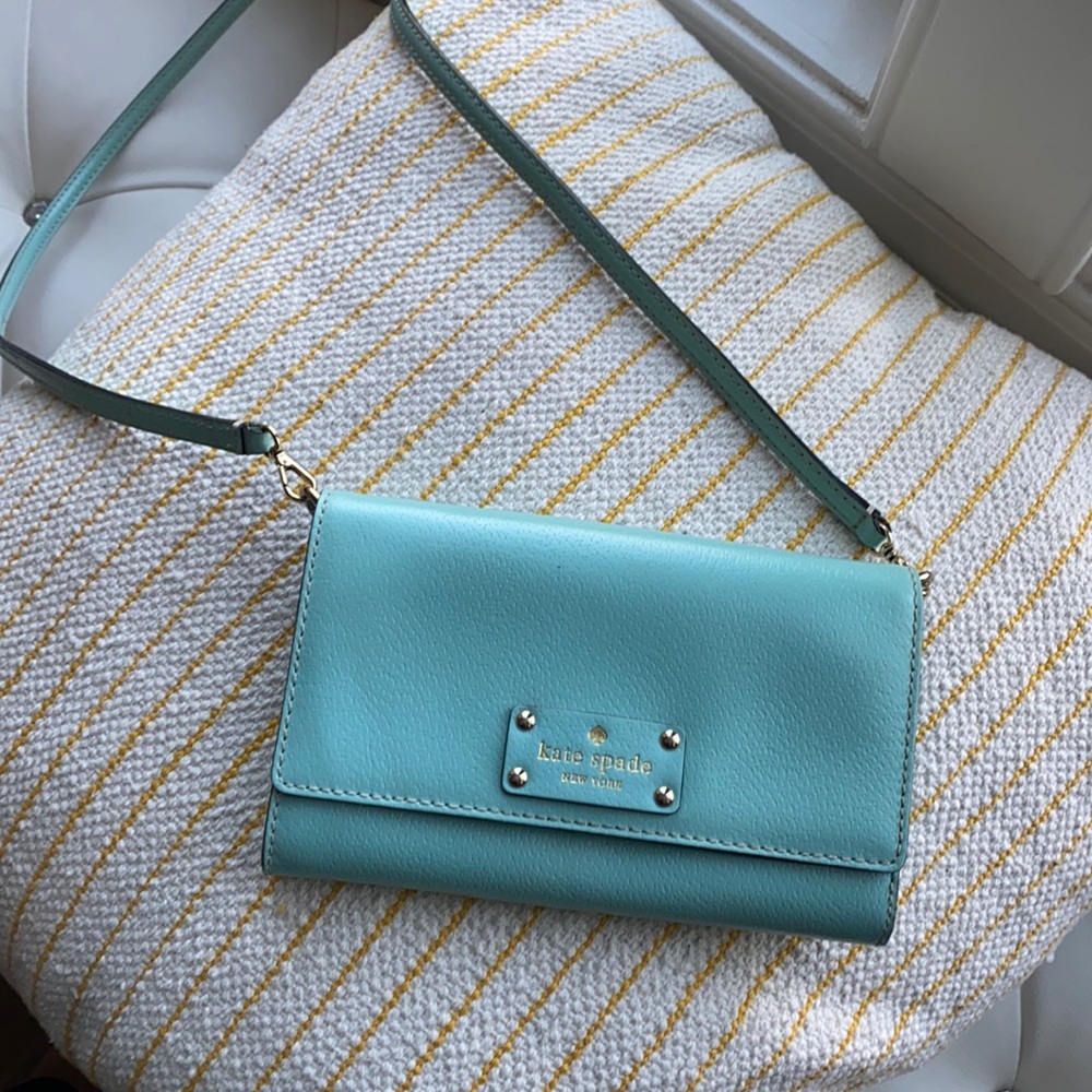 Kate Spade Crossbody in soft light mint blue. Wallet clutch combo purse like new